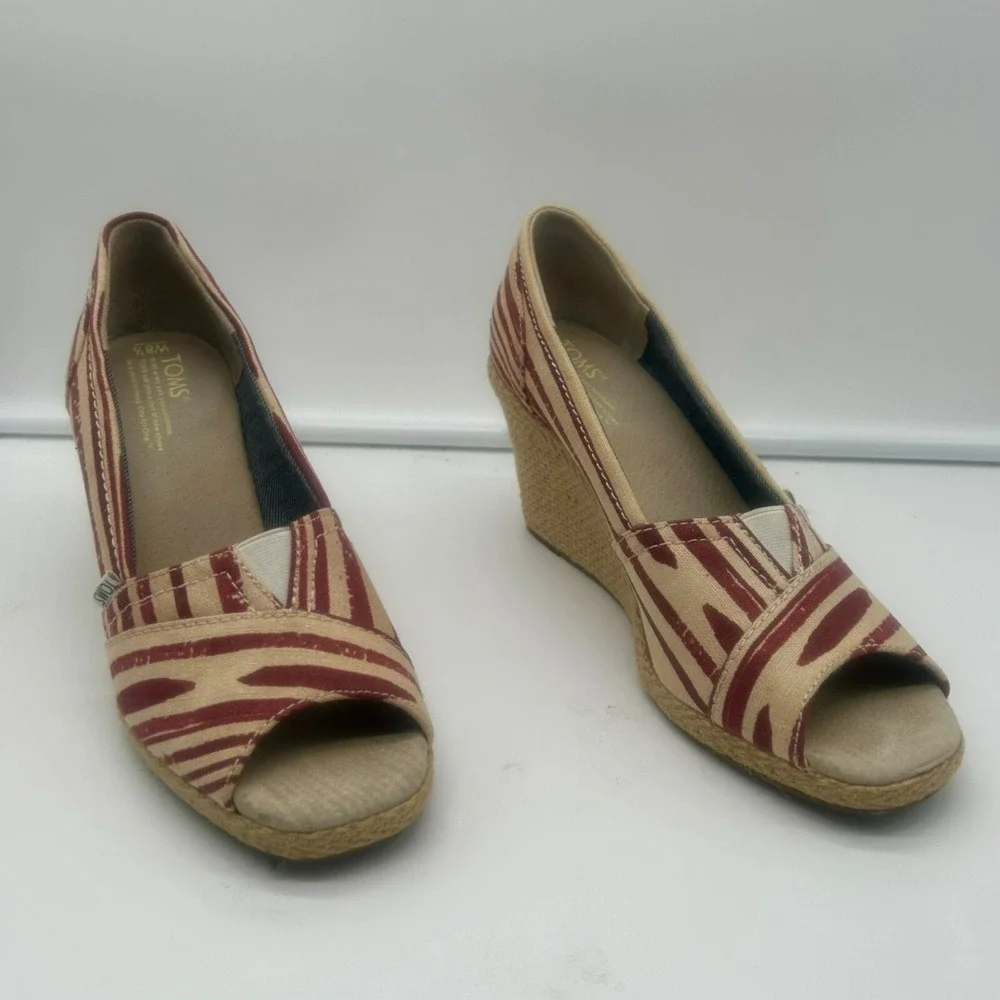 Toms Wedge‎ Espadrilles Shoes Women 8.5 Tan Beige Red Stripe Pep Toe Slip On